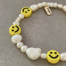 Load image into Gallery viewer, Pearl Smiley Bracelet
