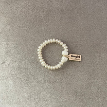 Load image into Gallery viewer, Tiny pearl ring