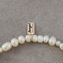 Load image into Gallery viewer, Pearl and Gold Bracelet
