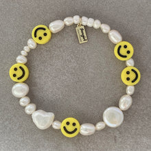 Load image into Gallery viewer, Pearl Smiley Bracelet