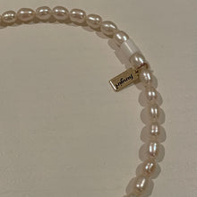 Load image into Gallery viewer, Pearly letter necklace
