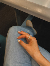 Load image into Gallery viewer, woman wearing pearl ring on right hand