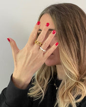 Load image into Gallery viewer, Model shot of freshwater pearl stretch ring