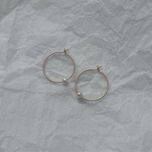 Load image into Gallery viewer, Dainty hoops
