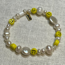 Load image into Gallery viewer, Pearl and smiley face stretch bracelet with signature Fangirl Unauthorised tag
